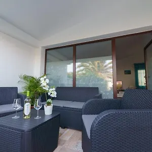 https://playa-los-cancajos-terraza-moderno-amplio-y-luminoso.in-canary-islands.com